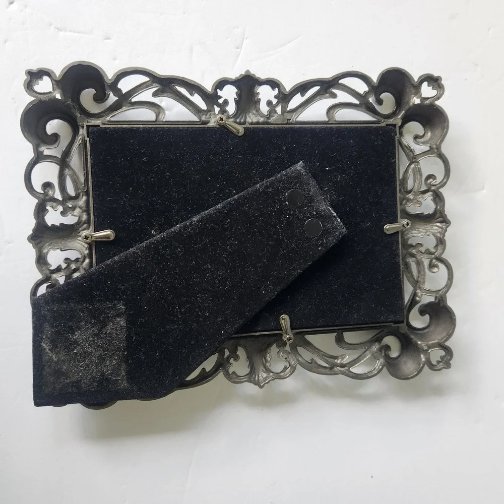 Vintage Silver Plated Ornate Scroll 4x6 Photo Frame Victorian Style Tabletop